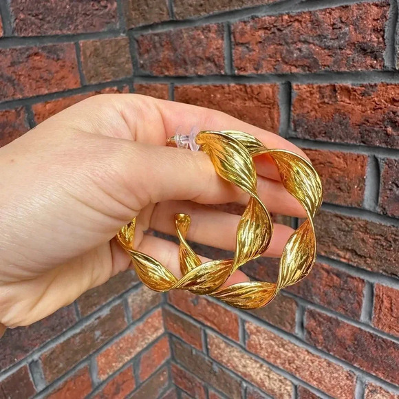 Zara Gold Circle Hoop Earrings - Picture 8 of 8